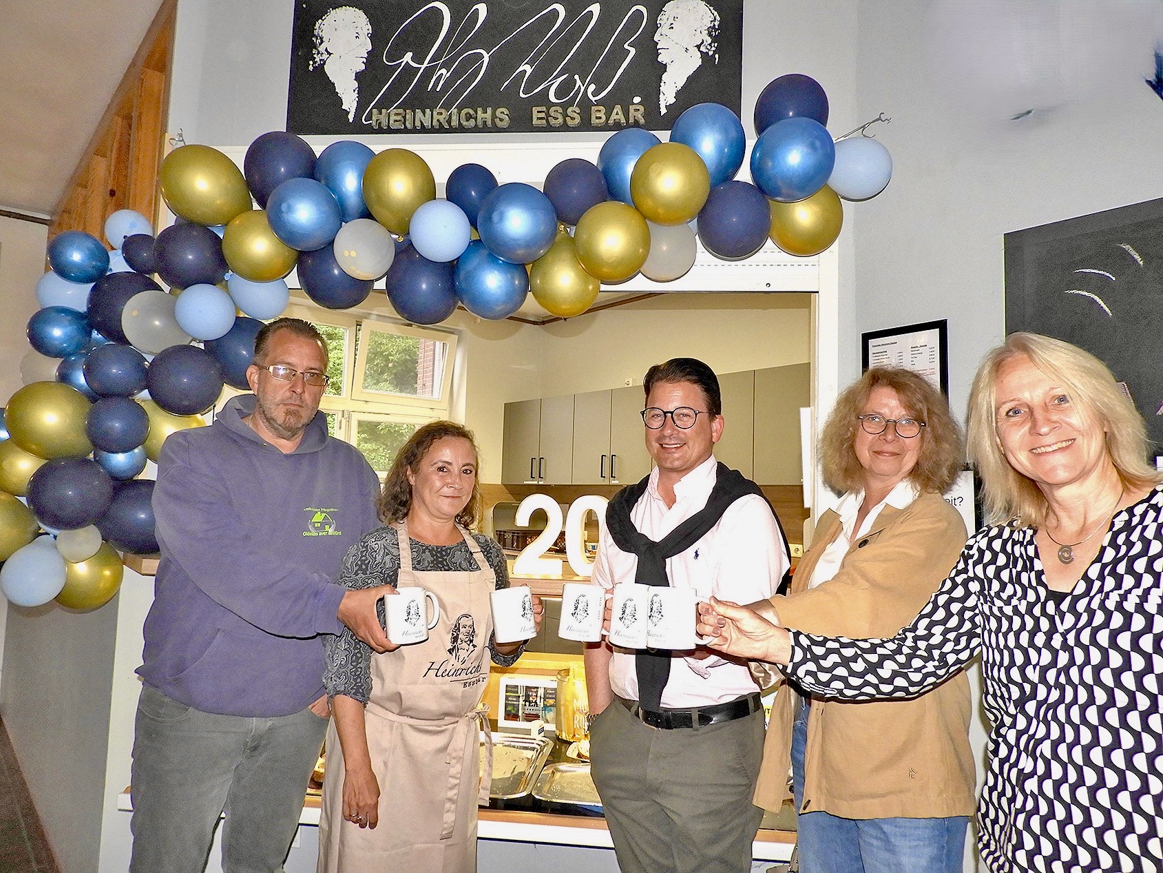 (v.r.: Schulleiterin Tanja Dietrich, Andrea Kamps, Lions Sekretär Bernhard Klemz, Andrea Hinz, Steffen Hinz)